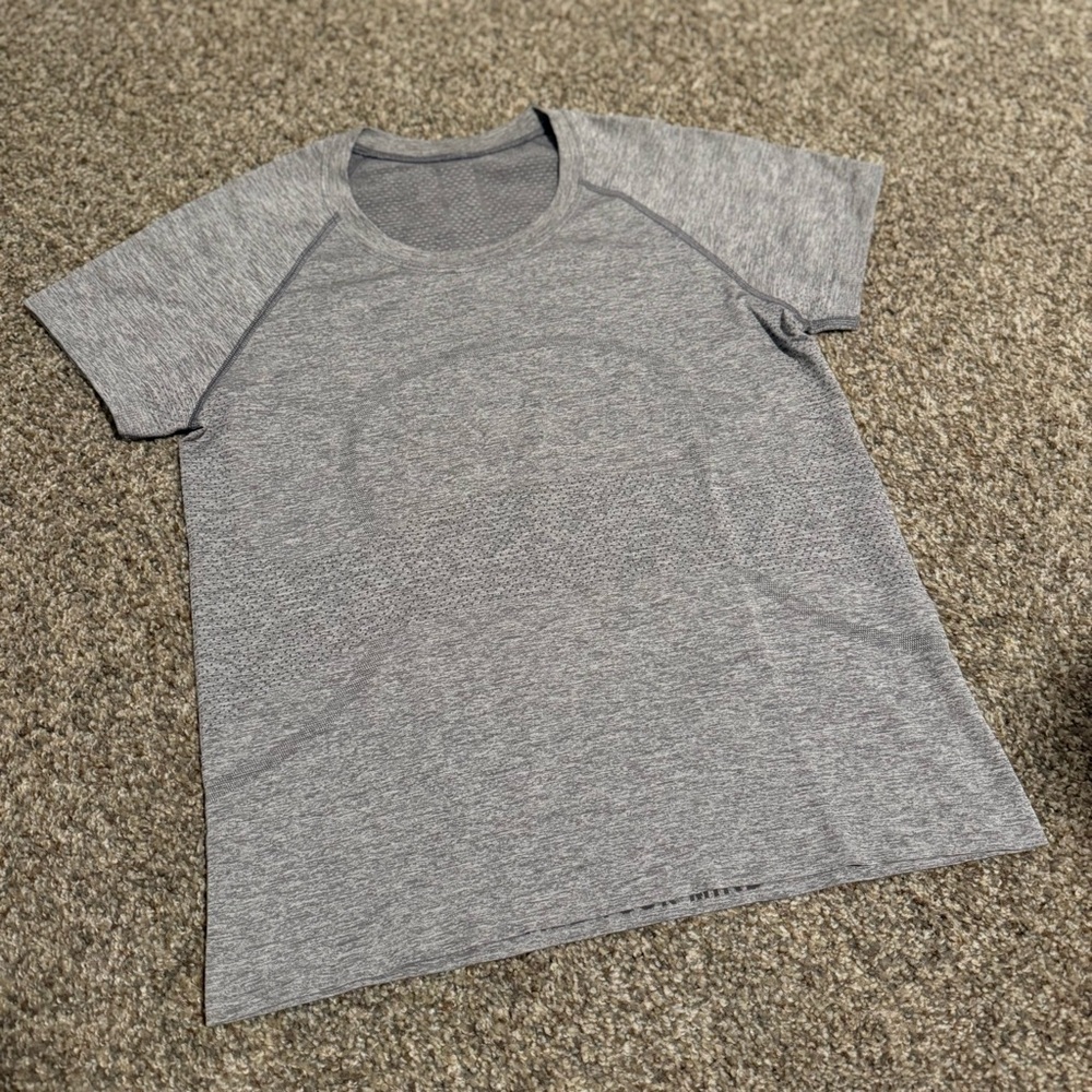 [Size 8] - Lululemon Swiftly Tech Short-Sleeve Shirt 2.0 *Waist Length - Picture 2 of 5